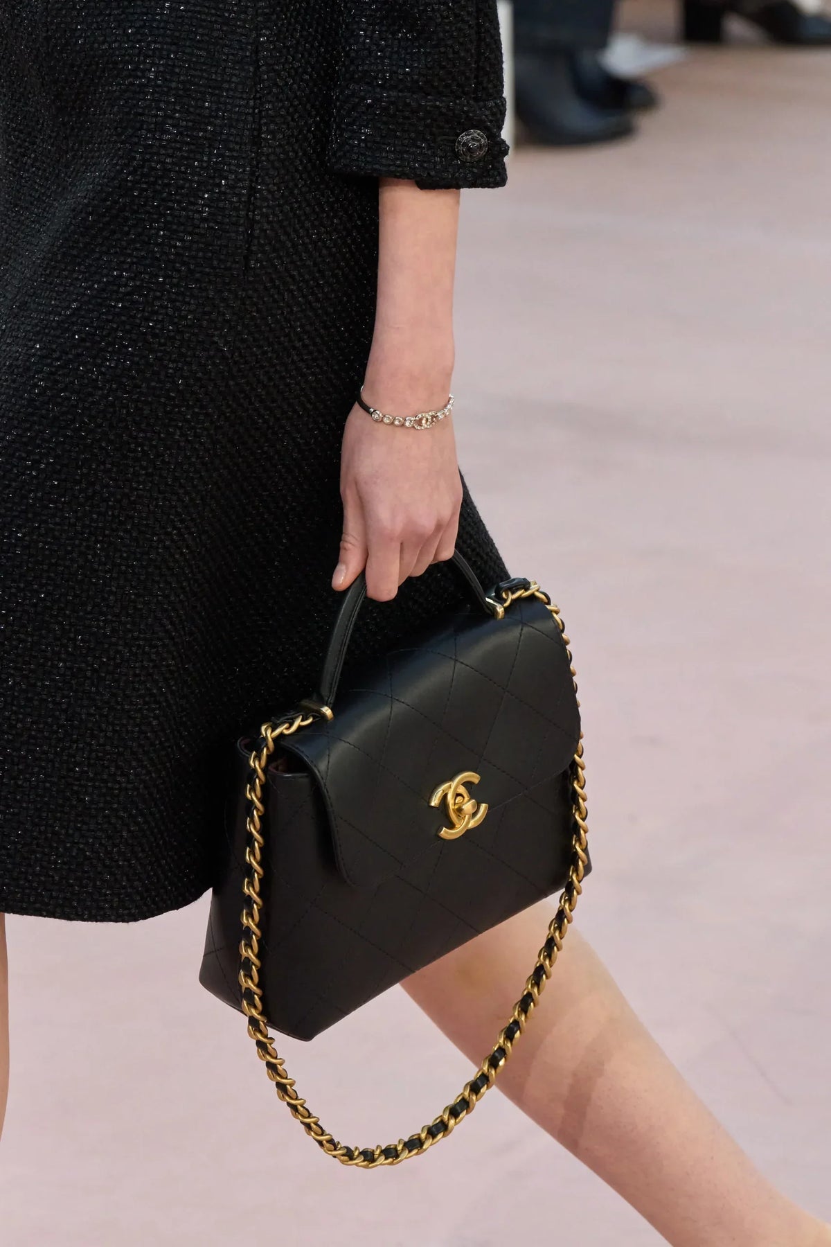 Why is the Long-Handle Bag 2026’s Absolute Winner? From Jennie to Margot Robbie | Scent Lab 33