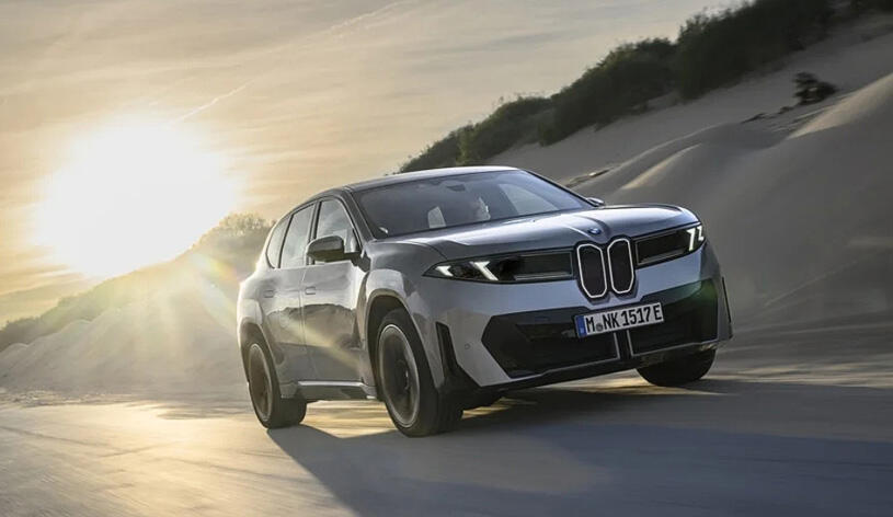 Why is everyone obsessed with BMW's Neue Klasse and the "Natural Flush" blush of 2026? | Scent Lab 33