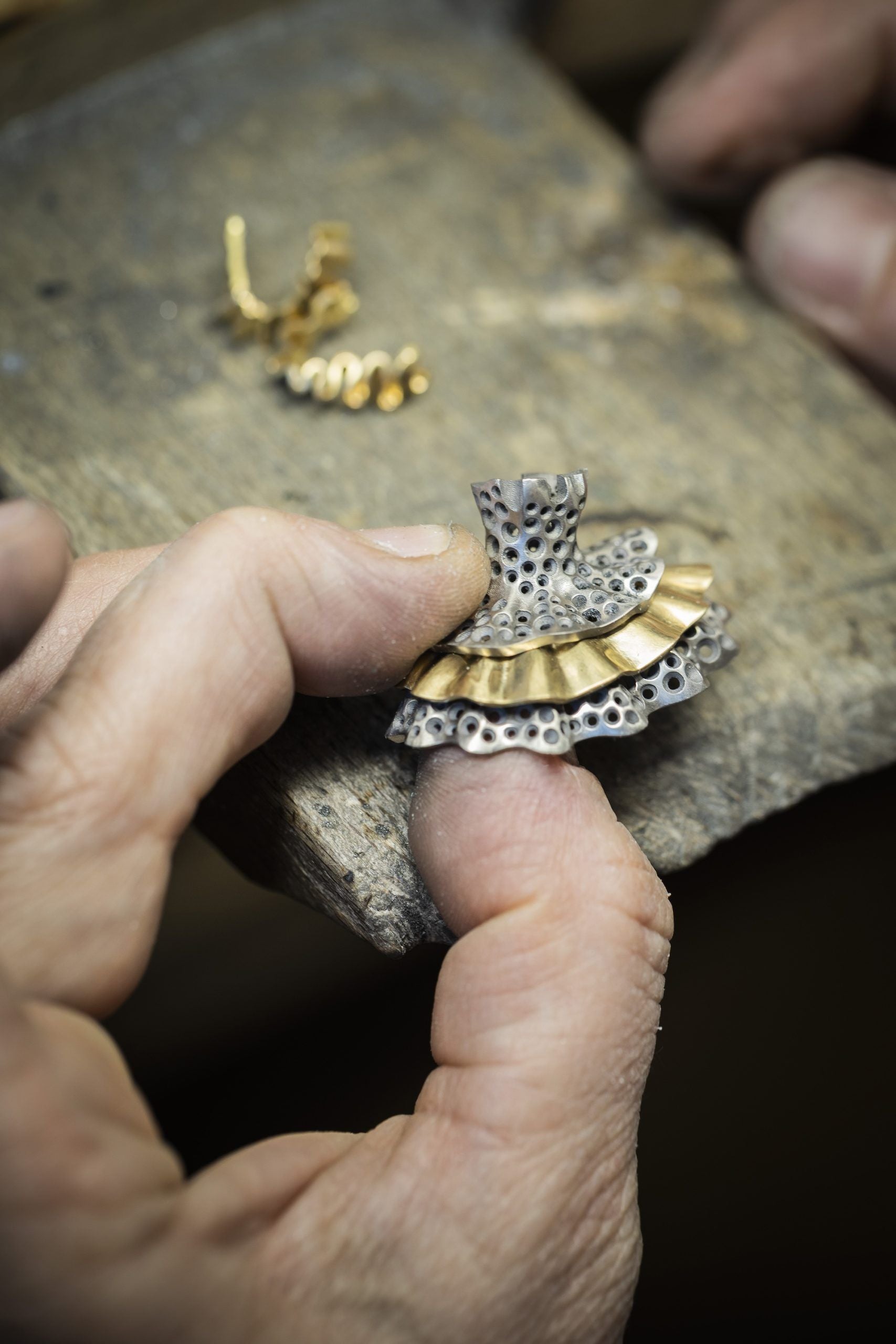 How does Van Cleef & Arpels capture the magic of the ballet in high jewelry? | Scent Lab 33