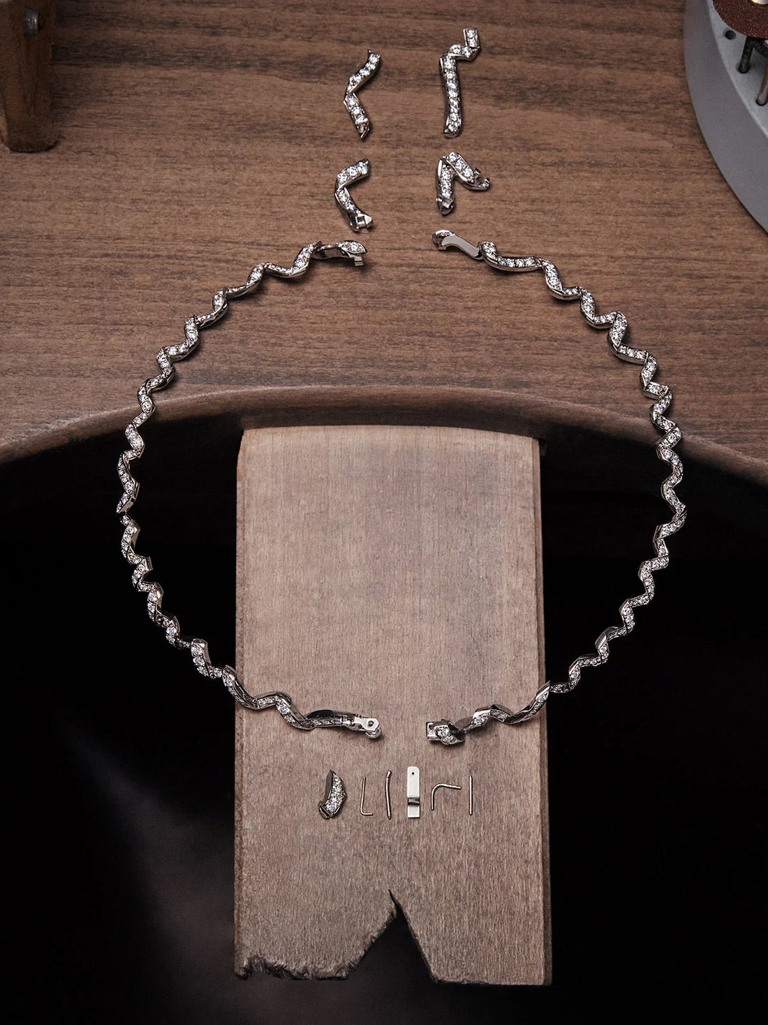 How does the new Couture Dior High Jewelry collection turn solid gold into soft ribbons? | Scent Lab 33