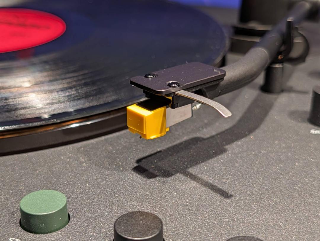 Why are so many people buying vinyl records in 2026 even if they don't own a turntable? | Scent Lab 33