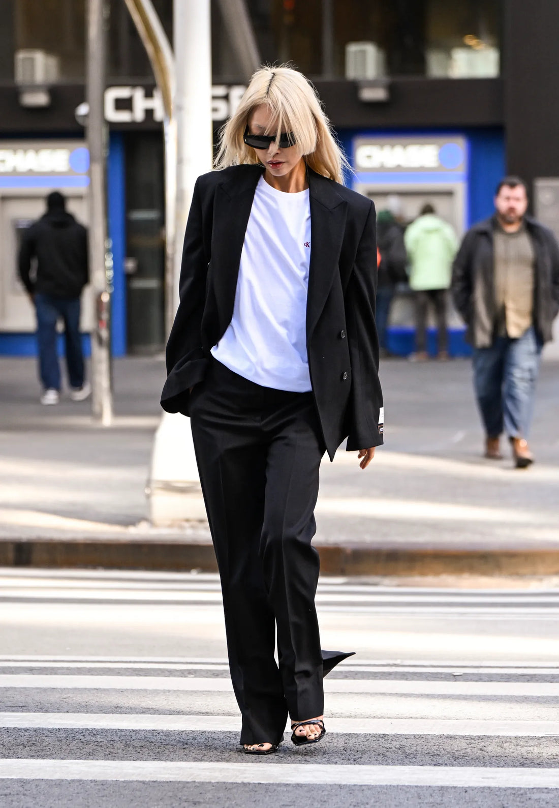 How to Style T-Shirts with Suit Pants in Spring 2026? | Scent Lab 33