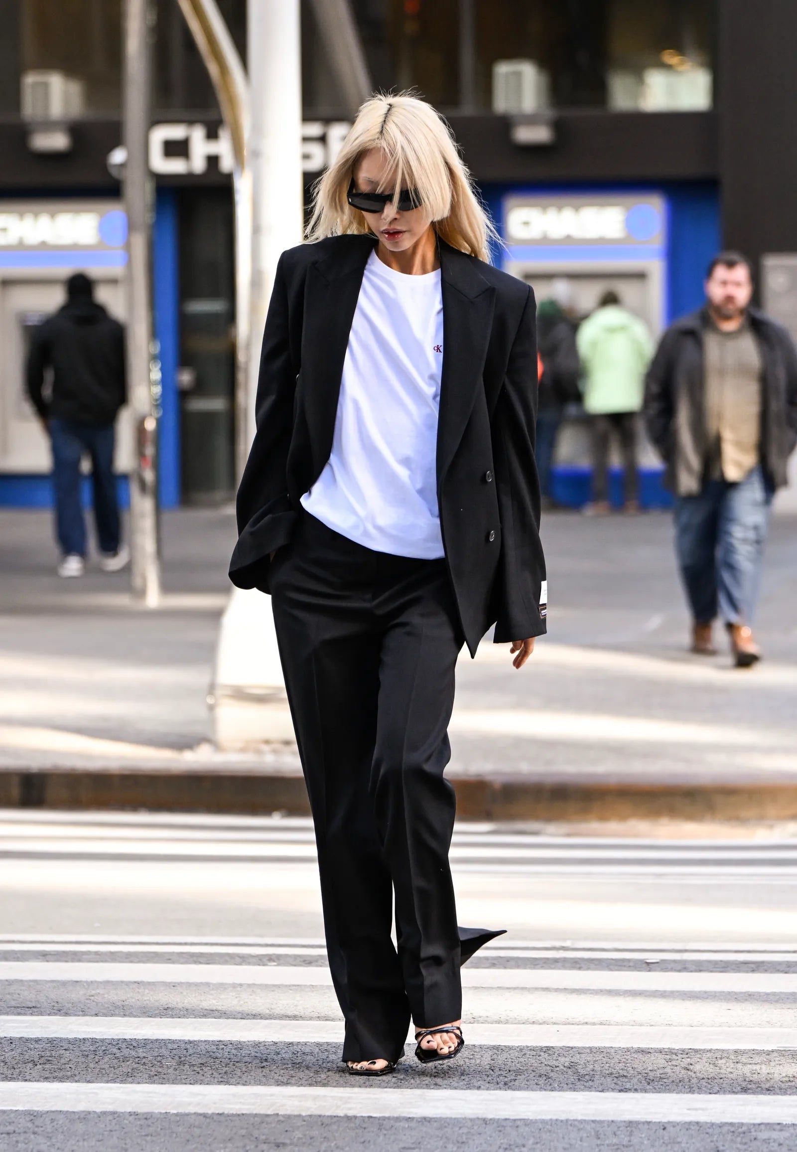 How to Style T-Shirts with Suit Pants in Spring 2026? | Scent Lab 33