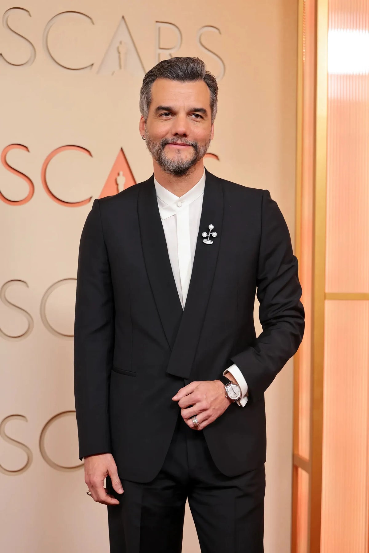 Oscars 2026 Men’s Brooch Trend: How Lapel Pins Became the Biggest Style Statement