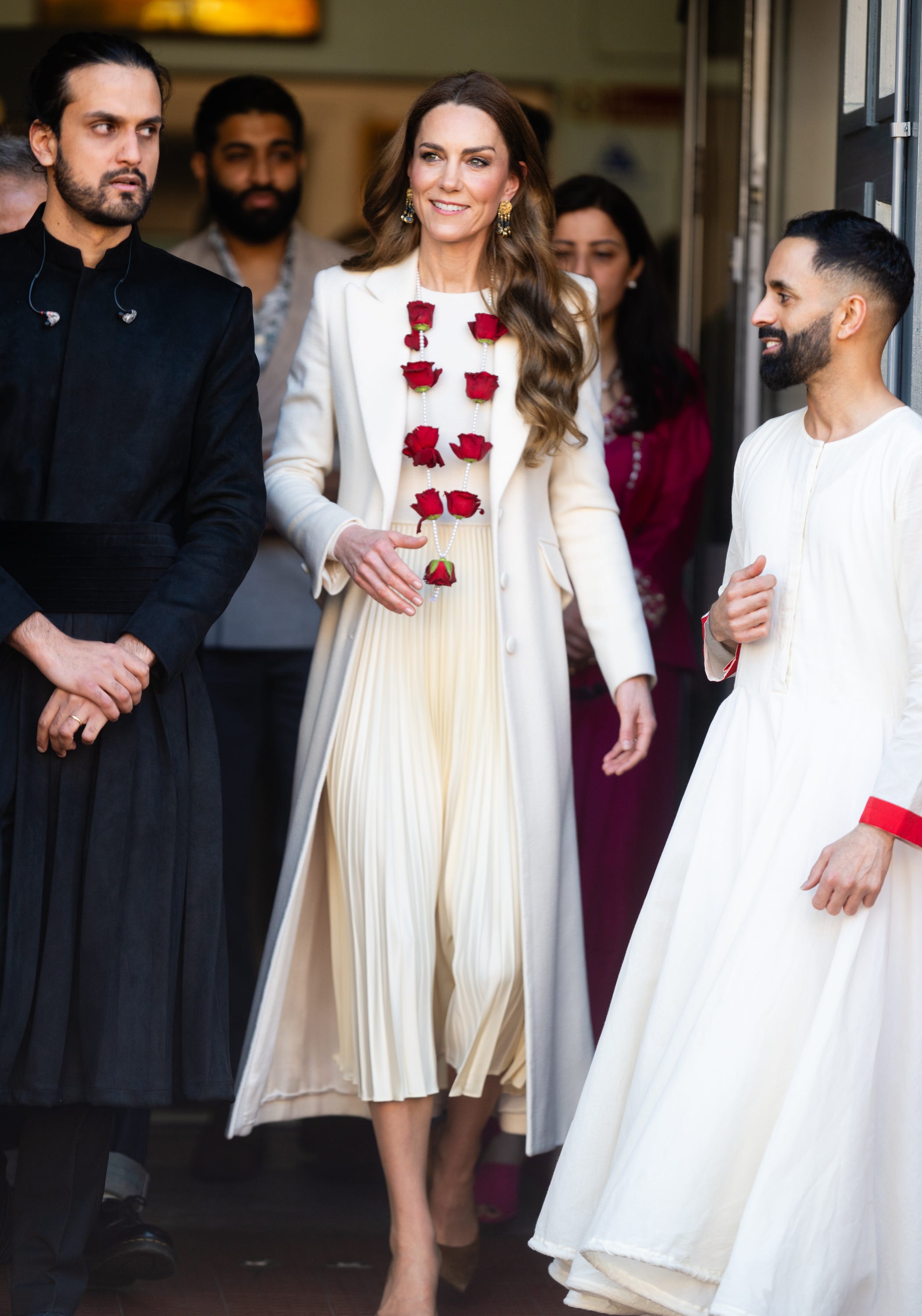 Why is everyone talking about Kate Middleton’s barefoot look in Leicester? | Scent Lab 33