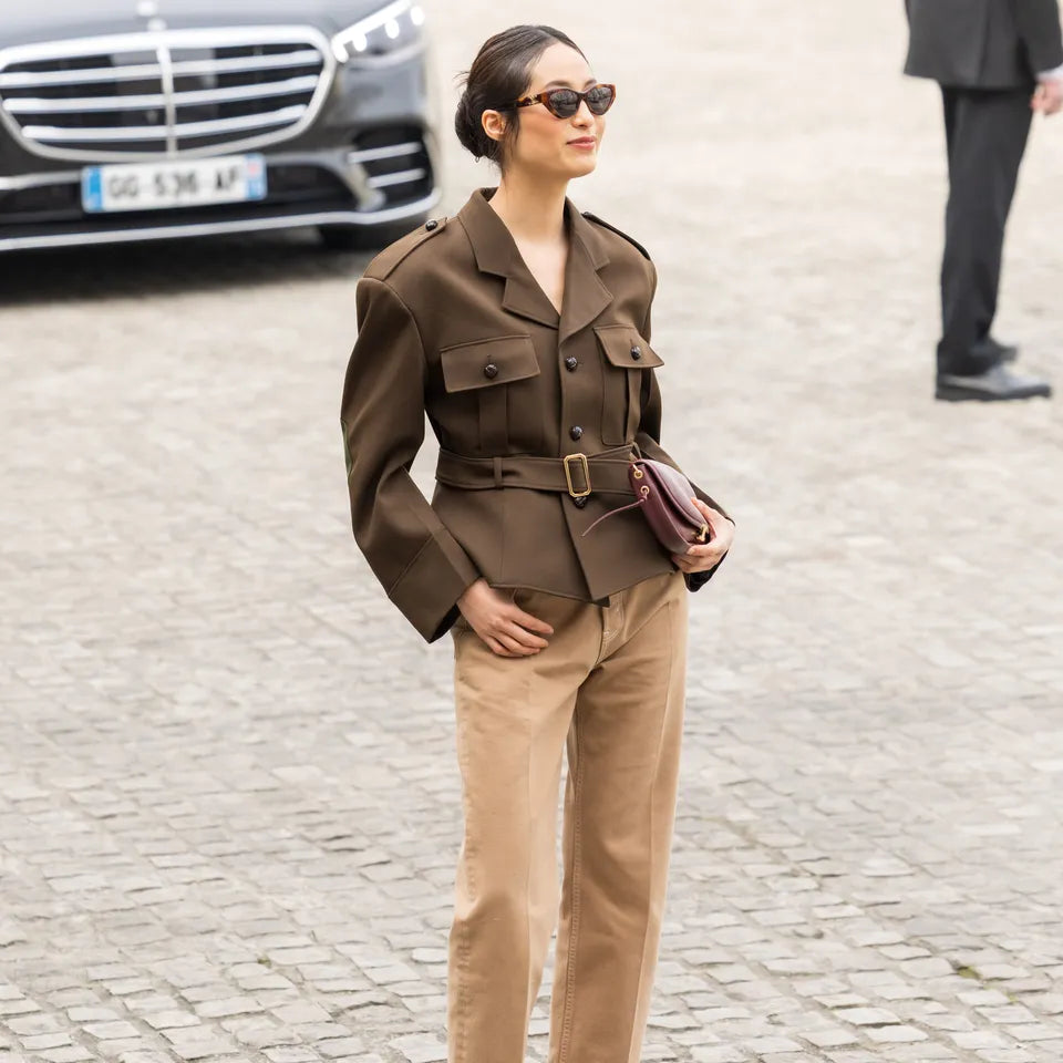 How can you style beige trousers for a prestigious 2026 look? | Scent Lab 33