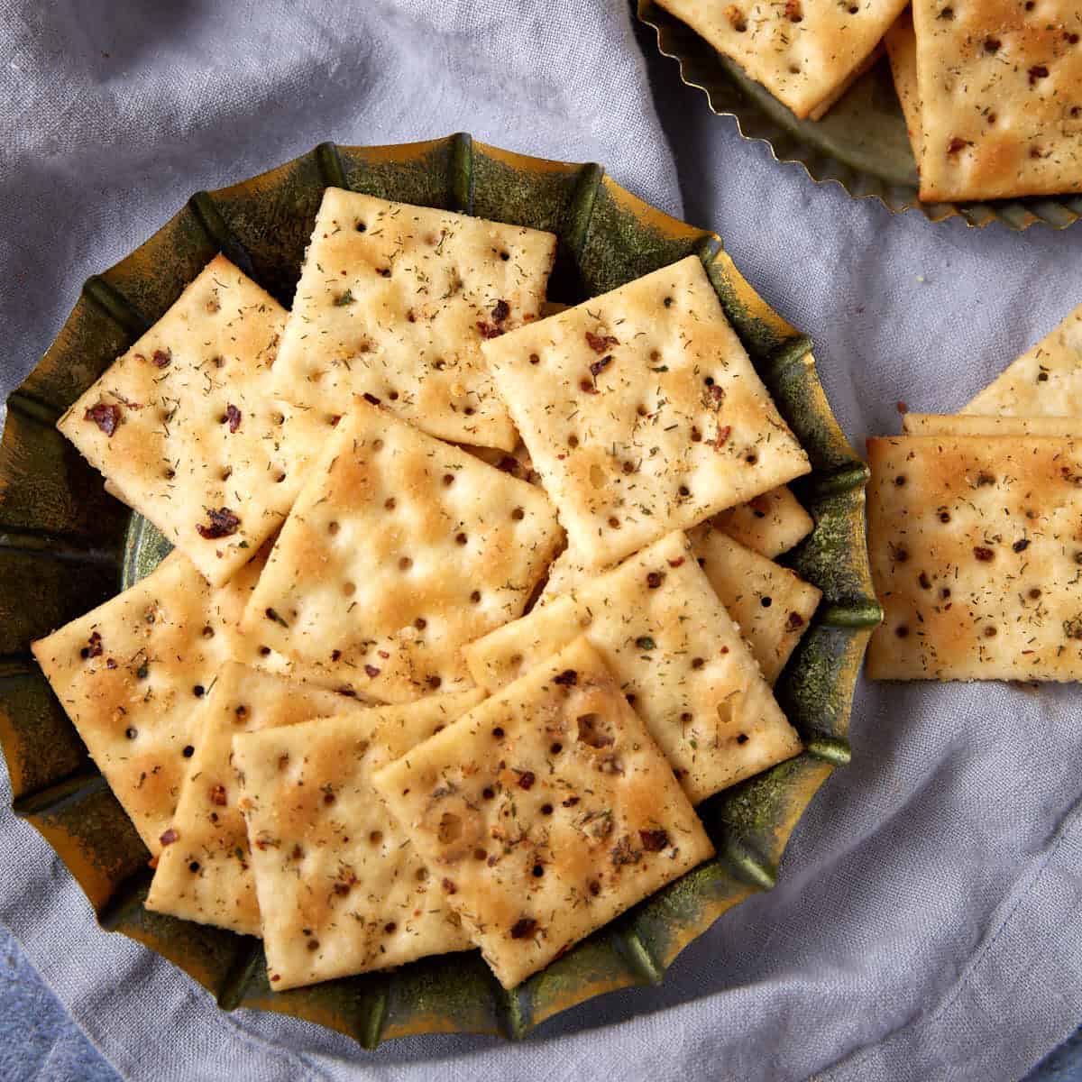 Which Top 10 Crackers and Biscuits Pair Best with Caviar in 2026? | Scent Lab 33