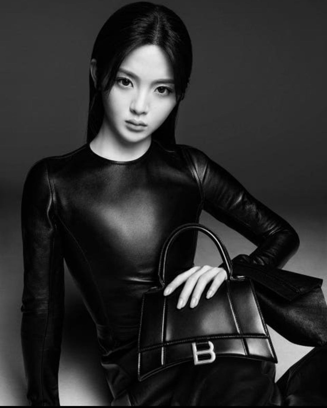 Balenciaga Hourglass Bag Guide 2026: Sculptural Design and Modern Luxury Fashion