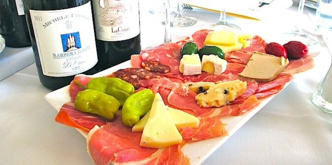 Franciacorta vs Champagne 2026: Best Sparkling Wine for Parma Ham Pairing