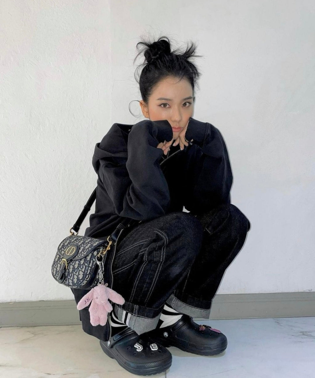 Dior Open-Mouthed Bag 2026: Jisoo’s Groove Bag Sparks Global Demand