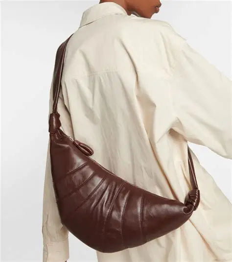 Jennie Airport Style 2026: Why the Lemaire Croissant Bag is Still the Ultimate Grail | Scent Lab 33