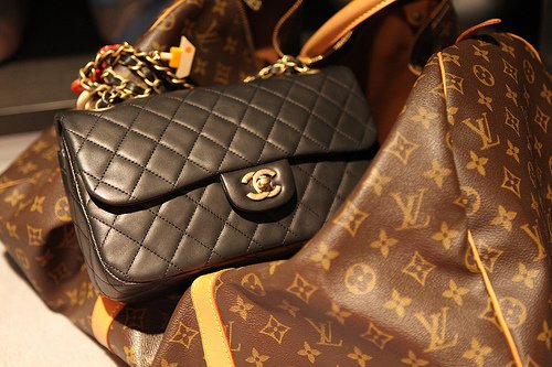 Which Designer Bags Are Actually Worth It in 2026? Chanel vs. Louis Vuitton Investment Guide | Scent Lab 33