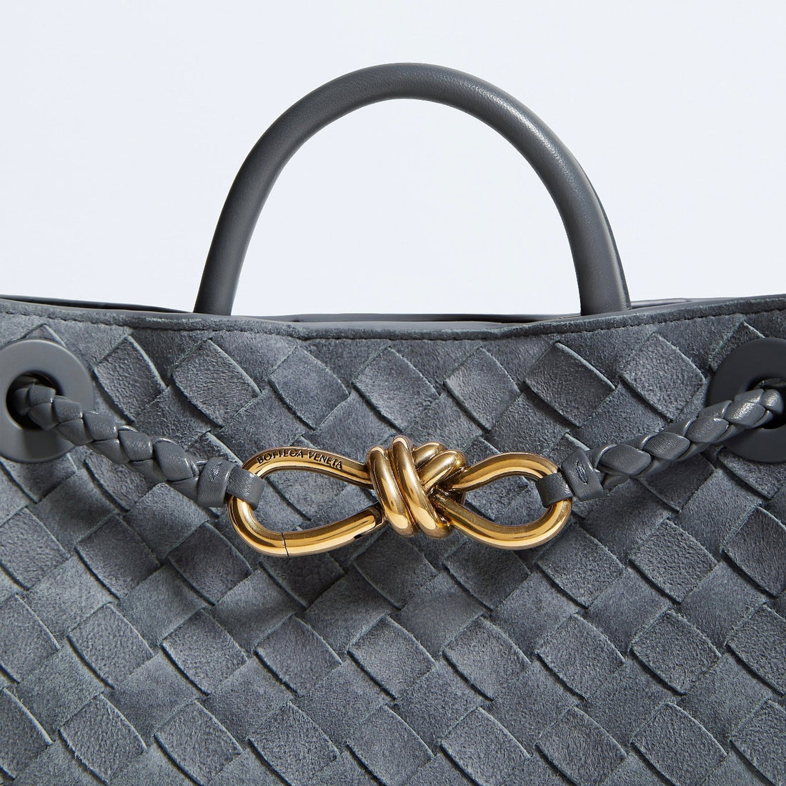 East-West Bag Trend 2026: Alaïa Le Teckel vs Bottega Andiamo