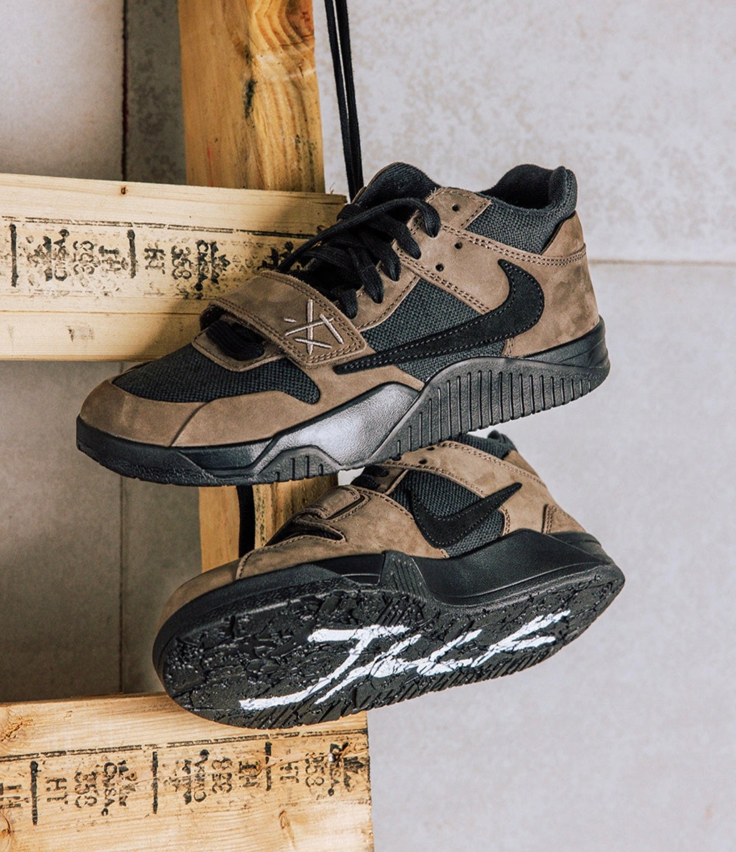 Travis Scott Jumpman Jack Mocha Gold 2026: Europe Shock Drop