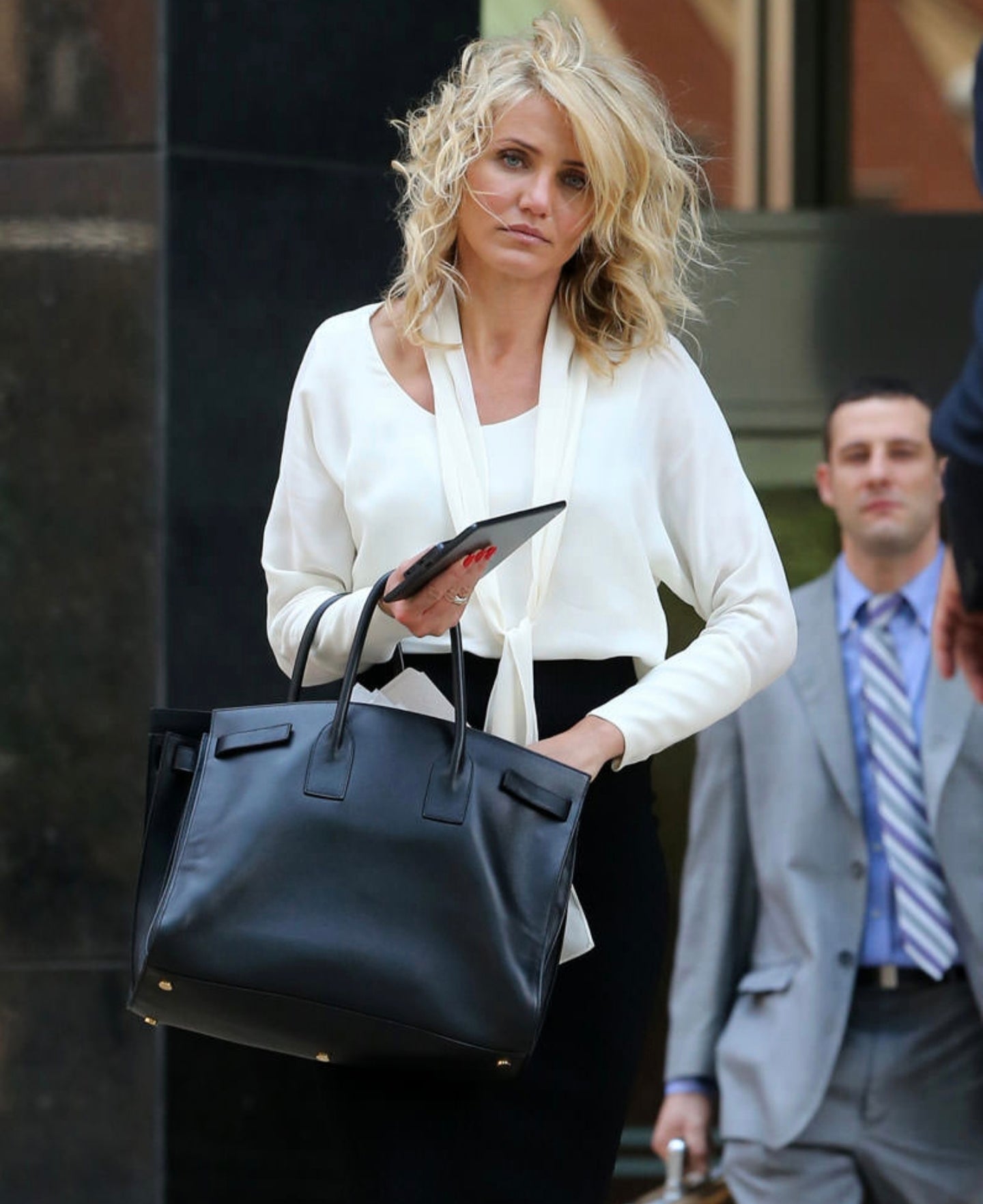 Saint Laurent Sac de Jour Guide 2026: Minimalist Power and Parisian Luxury