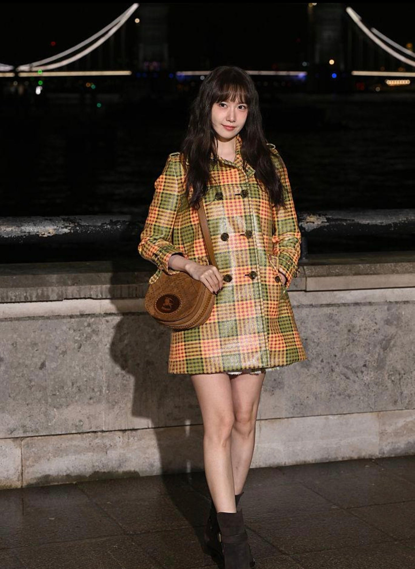 Burberry Check Vanity Bag 2026: Yoona Revives the Retro Beauty Case Trend