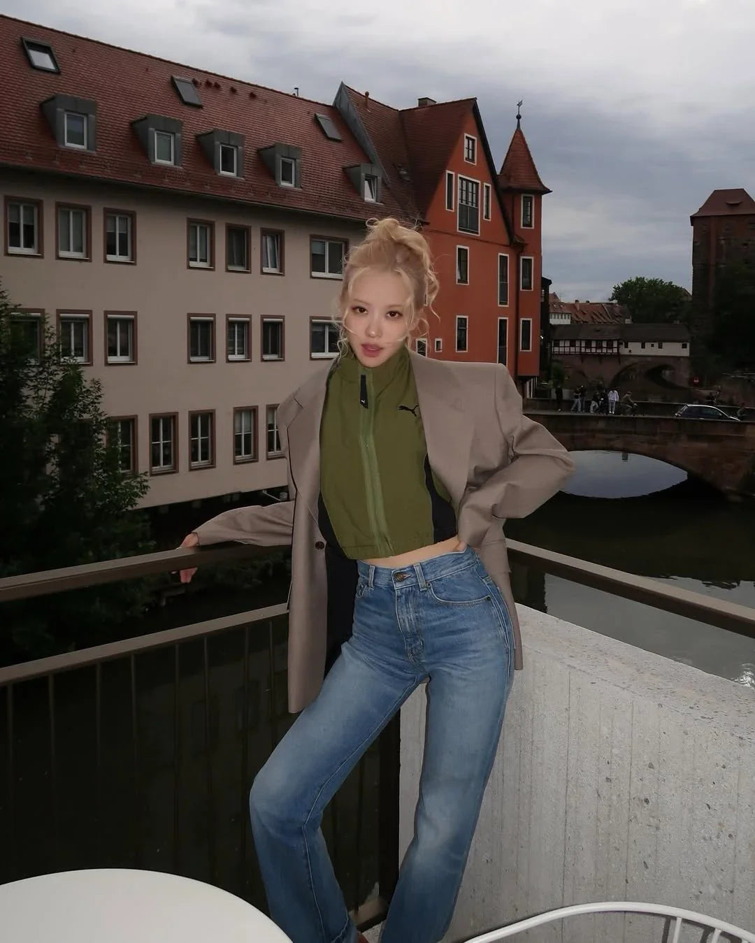 How do you choose the perfect high-waisted wide-leg jeans to elongate your legs? | Scent Lab 33