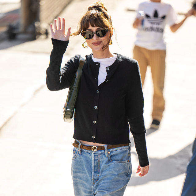 How to Style Knits for SS2026: The "Knit + White Tee" Aesthetic Guide | Scent Lab 33