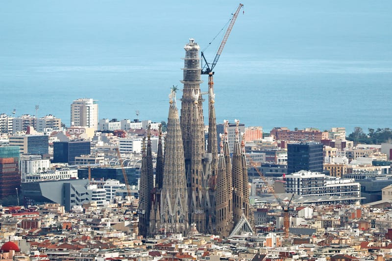 Sagrada Família Completion 2026: Why Gaudí’s Masterpiece is the Ultimate Style Icon | Scent Lab 33