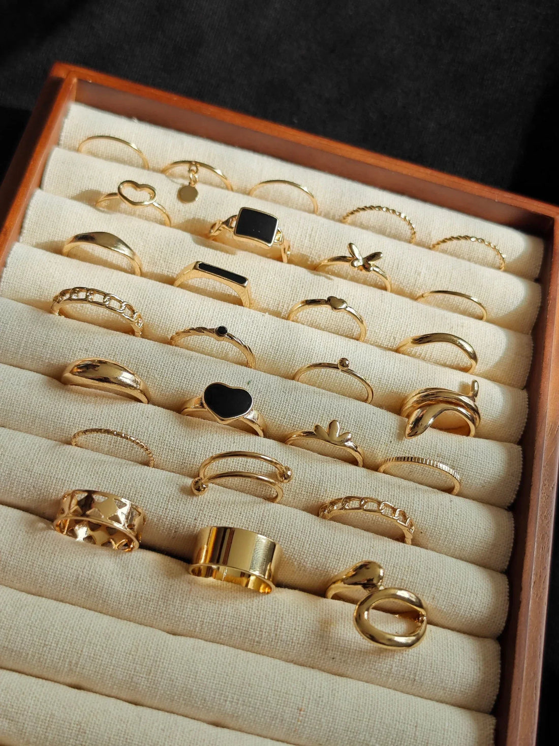Why London's 27pcs Black & Gold set is 2026's biggest style secret | Scent Lab 33