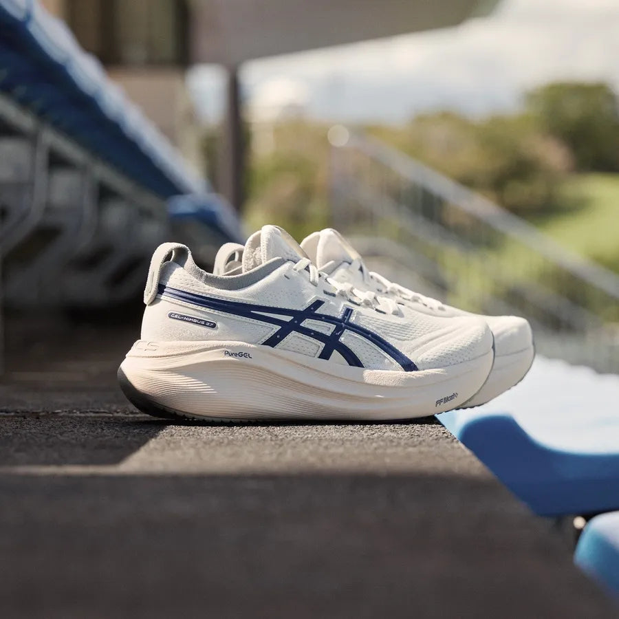 Why is ASICS Outpacing Nike and Adidas in 2026? The Secret of GEL Technology | Scent Lab 33