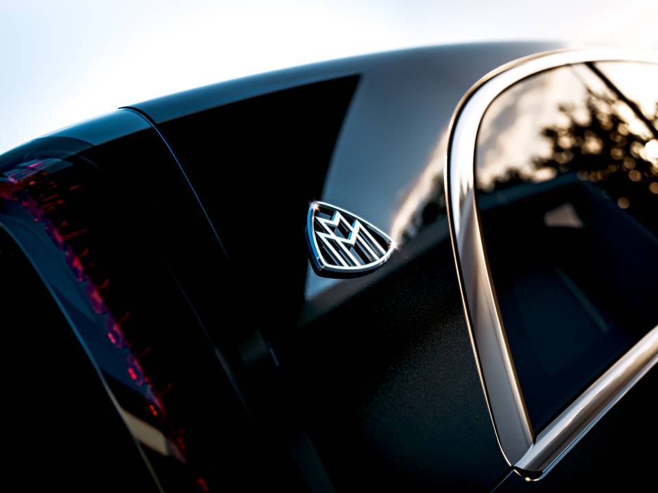 How does the new Mercedes-Maybach VLS redefine the "Gilded Aura" of first-class travel? | Scent Lab 33